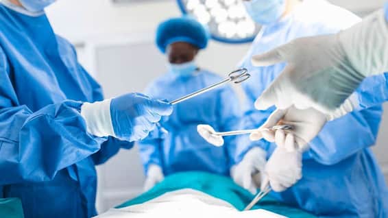 Quanto ganha um cirurgião plástico no Brasil em 2026