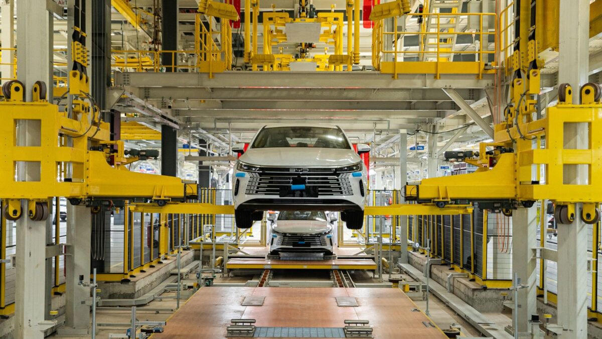 Nova fábrica da BYD no Brasil tem área equivalente a 645 campos de futebol.