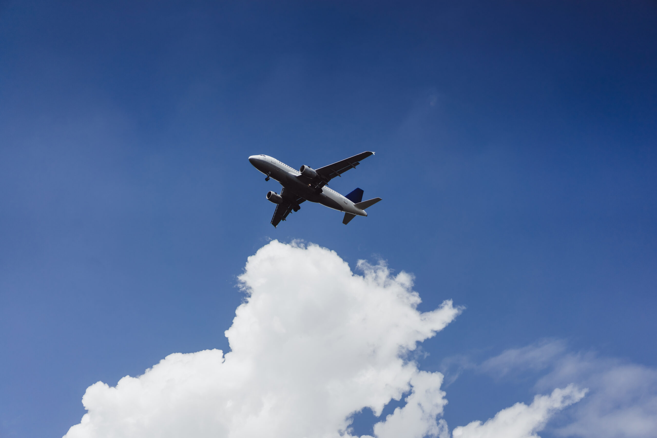 Passagens aéreas: por que os preços variam tanto