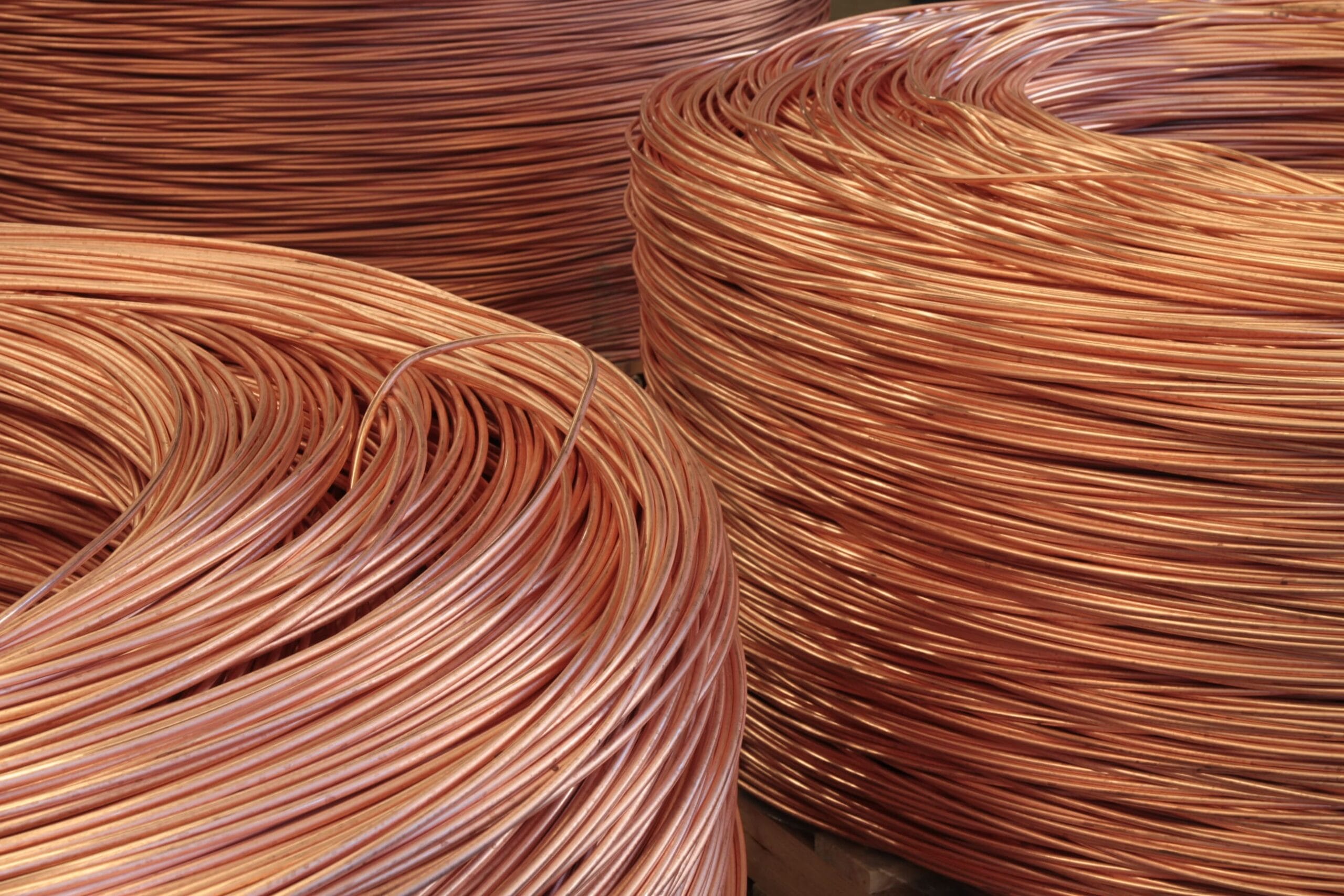 Cobre bate recorde de quase US$ 14,7 mil por tonelada: o que está por trás da alta?