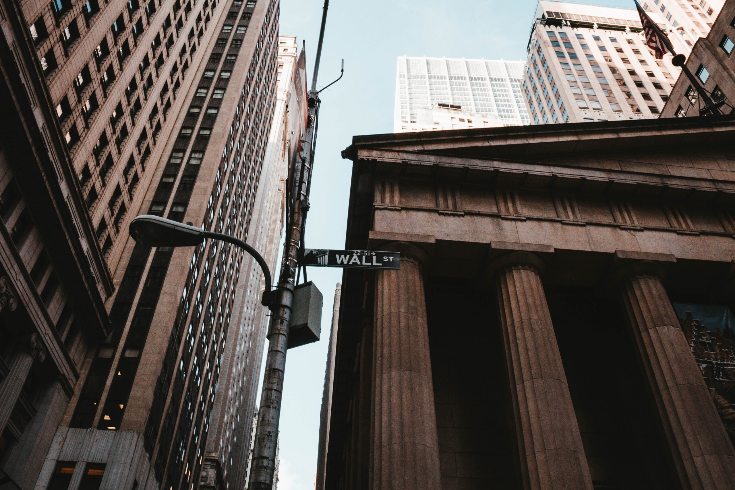 Wall Street entra em setembro com volatilidade entre petróleo, juros e empregos fortes