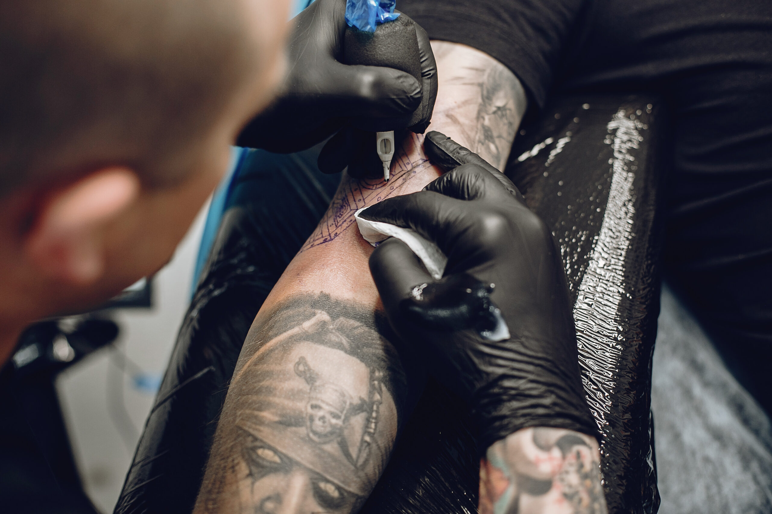 Quanto ganha um tatuador no Brasil em 2026.