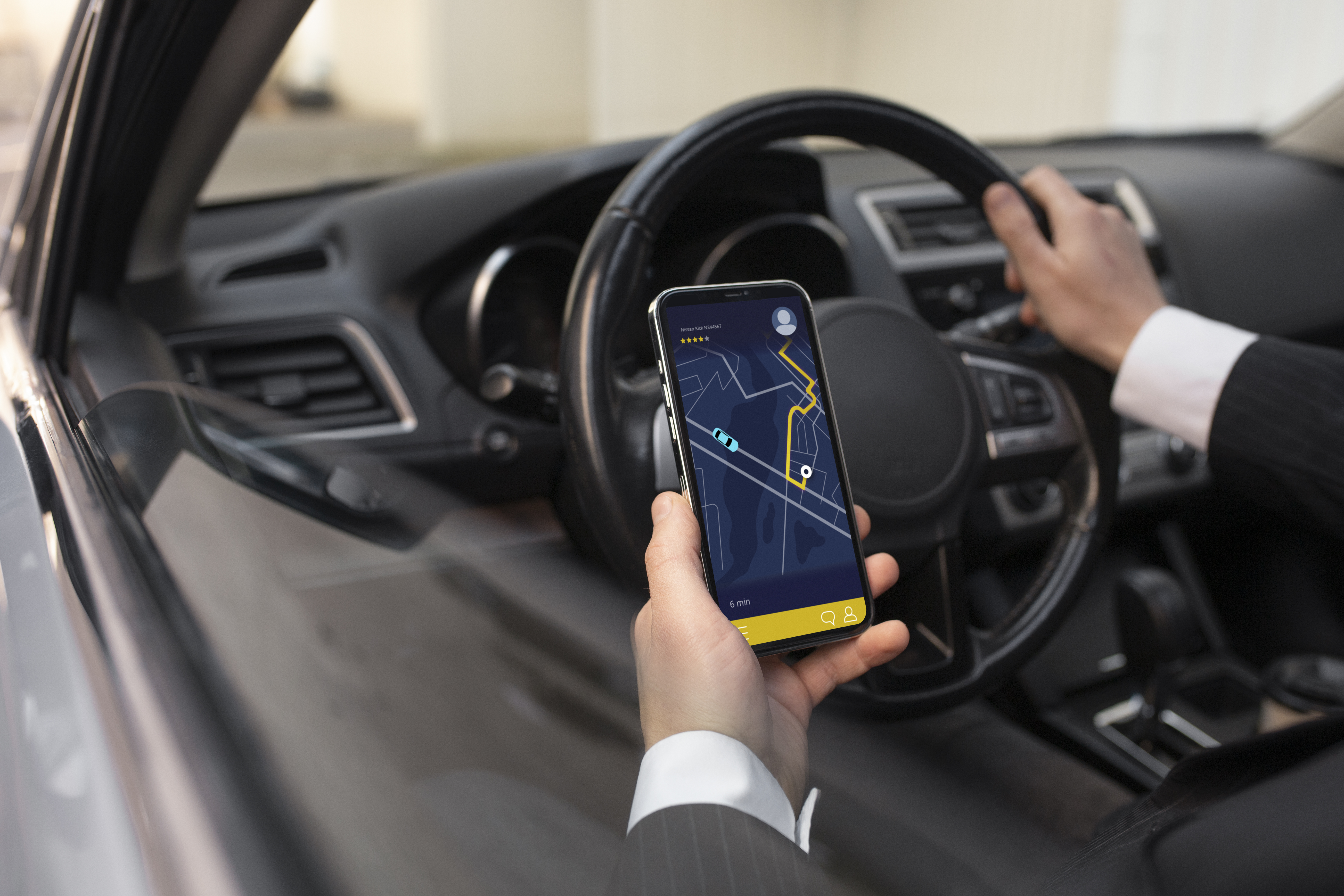 Uber corta 3,3 mil empregos e aposta bilhões em carros autônomos: o que está mudando no transporte?