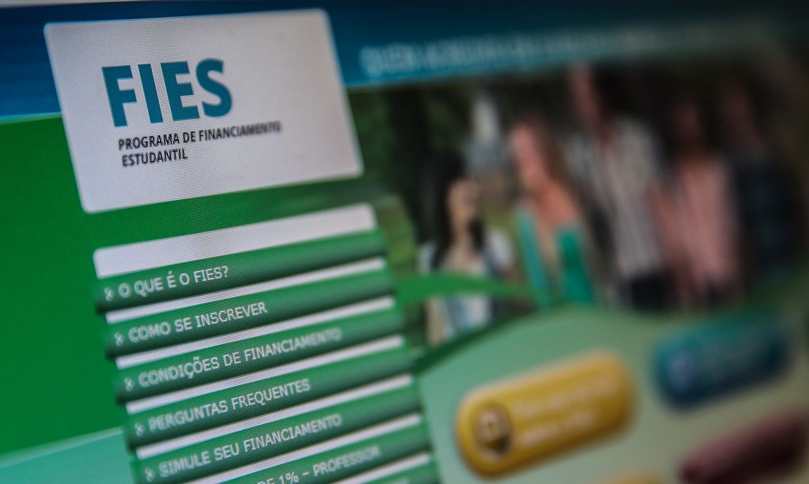 FIES em 2026: como funciona o financiamento estudantil e quem tem direito